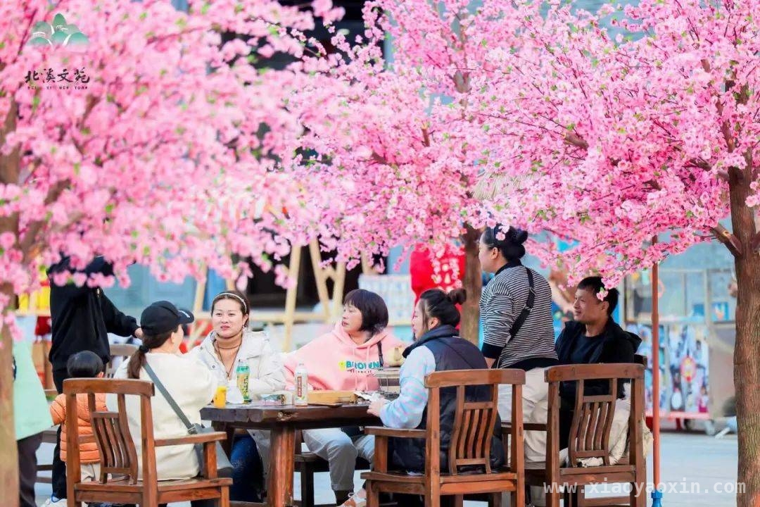 3月29日起锁定〈和你的桃花源〉，感受小镇独特魅力
