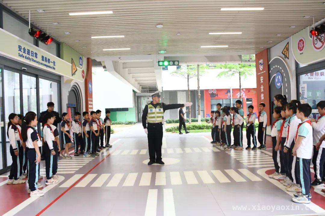 松山湖第三小学交通安全课：沉浸式体验守护学生出行安全，松山湖交警携手多部门，为三小学子上生动交通安全课