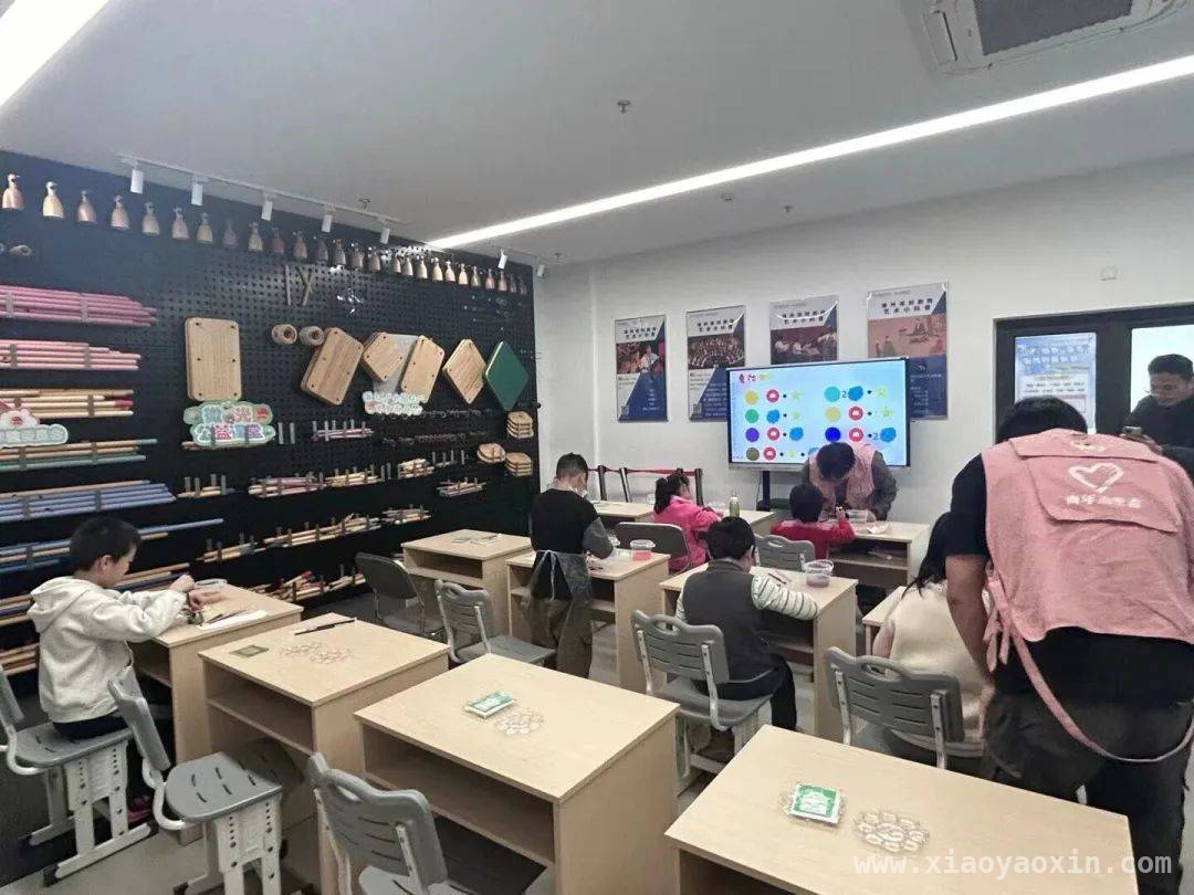 “微光公益课堂”水彩课：让孩子在色彩中绽放创造力
