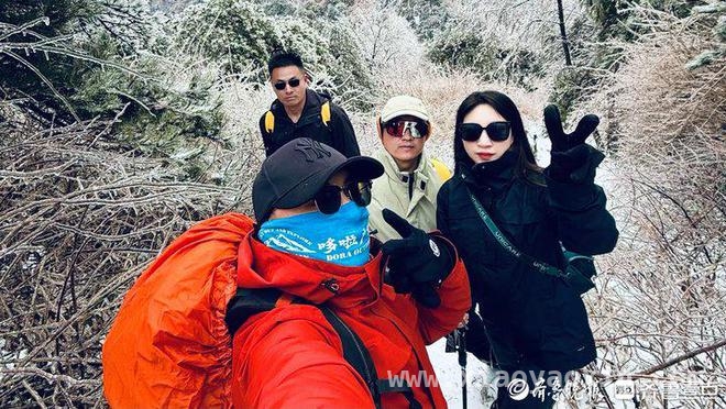 年轻人的户外新宠：徒步交友两不误 从“野路子”到千人俱乐部：户外徒步的魅力与风险