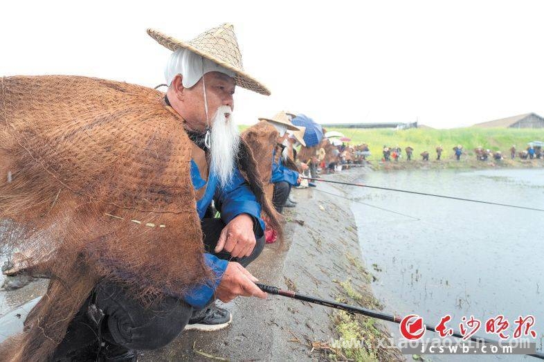 “带薪钓鱼”神仙工作来袭，60 岁老人开启别样晚年！ 适老化岗位引领新风尚，60 岁老人也能玩转职场！