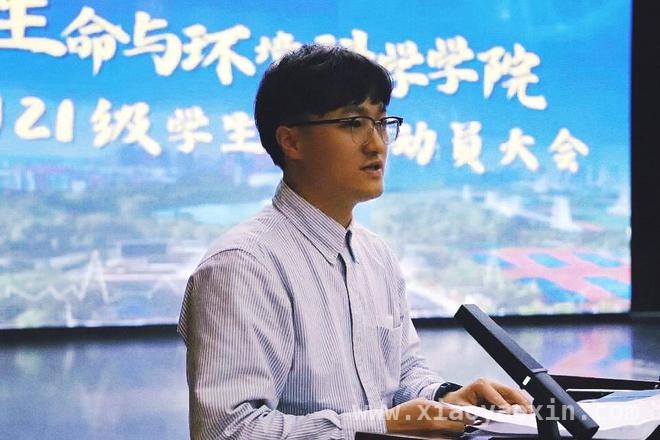 实名举报！大学副教授婚内出轨女学生，学校紧急调查 惊爆！大学副教授出轨女研究生，师德与道德的双重沦陷
