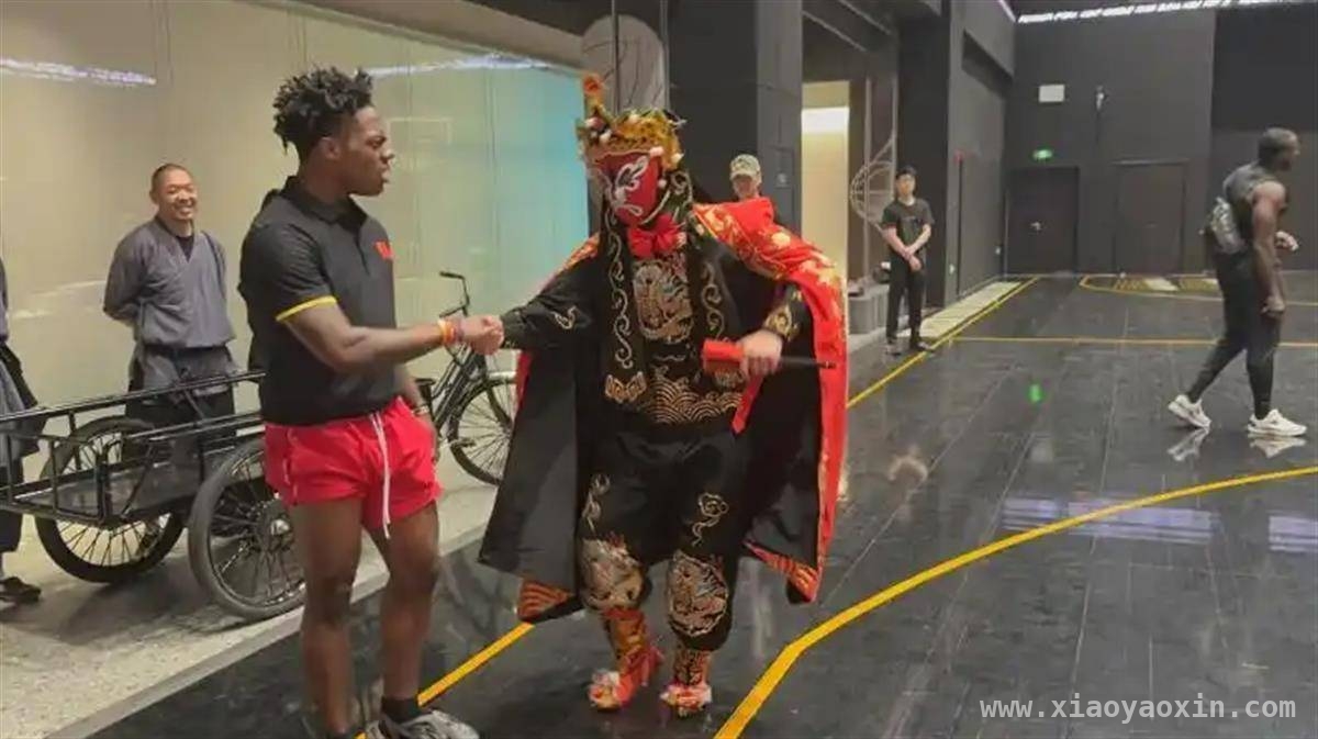 外国网红“甲亢哥”中国直播，引爆国际互联网热潮