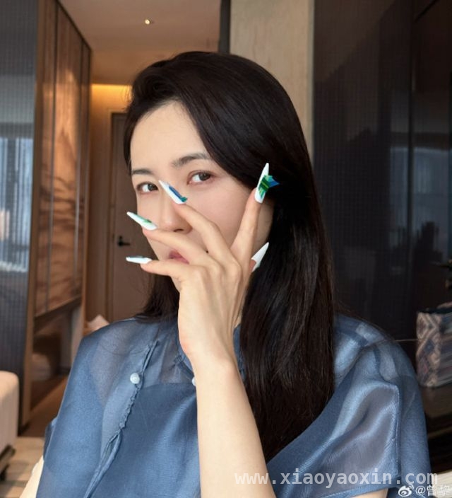 曾黎非遗美甲大赏：竹编与剪纸的奇妙碰撞，从非遗剪纸裙到竹编美甲，曾黎成中国文化宣传使者