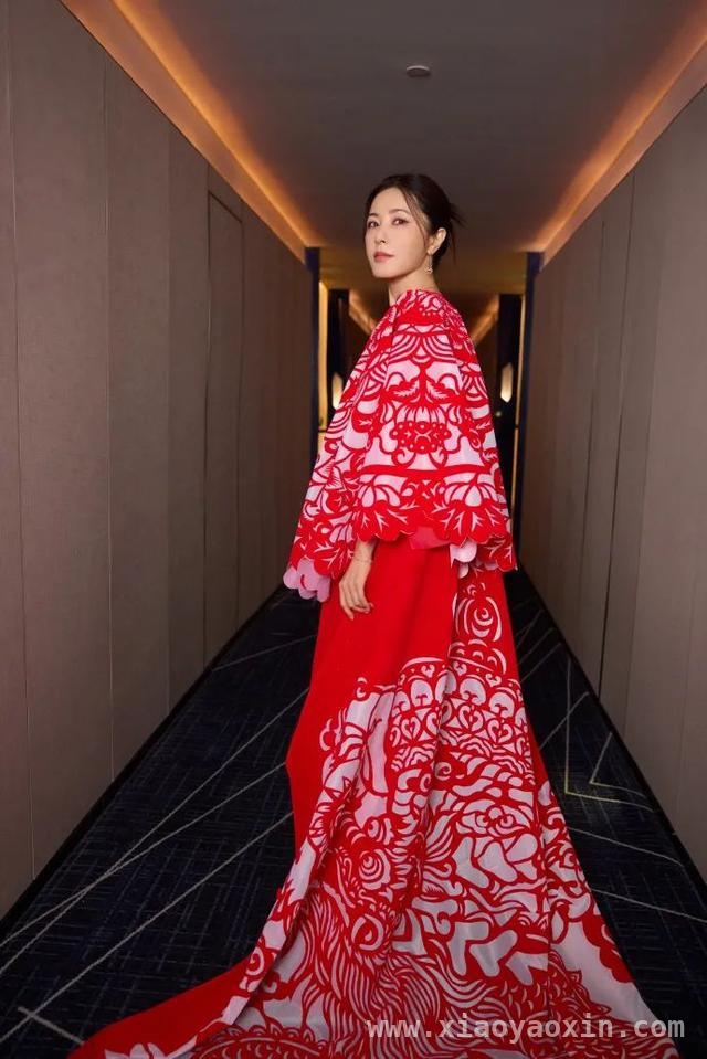 曾黎非遗美甲大赏：竹编与剪纸的奇妙碰撞，从非遗剪纸裙到竹编美甲，曾黎成中国文化宣传使者
