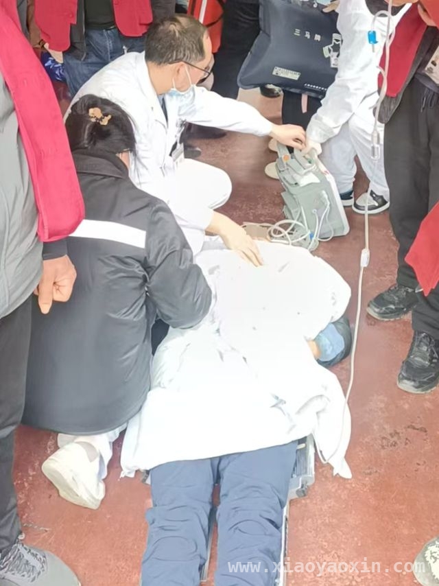 重庆医科大学学生青城山30分钟急救，抢回患者生命，危急时刻！医学生王钰耀青城山力挽狂澜救患者