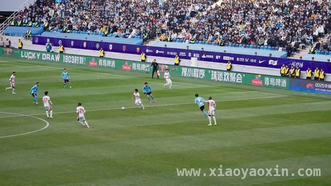 中超赛场啤酒飘香，球迷畅享观赛新体验，2025中超：啤酒与足球碰撞出激情火花