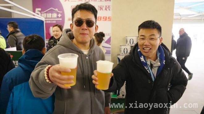 中超赛场啤酒飘香，球迷畅享观赛新体验，2025中超：啤酒与足球碰撞出激情火花