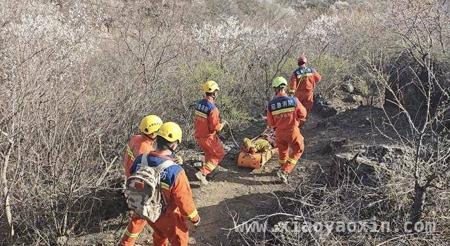 3月29日怀柔：61岁驴友受伤，消防医护接力救援 怀柔山上61岁驴友被落石砸伤，消防医护联手救援