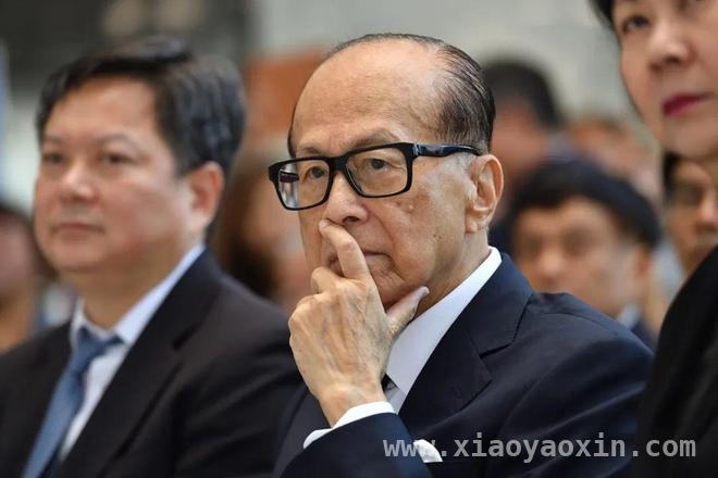 李嘉诚“卖港”：百岁商人的权衡与算计，李嘉诚“卖港”风波：舆论重压下的沉默谜团