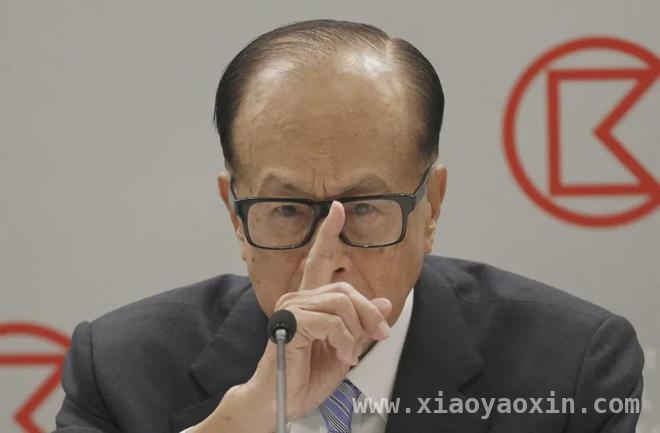 李嘉诚“卖港”：百岁商人的权衡与算计，李嘉诚“卖港”风波：舆论重压下的沉默谜团