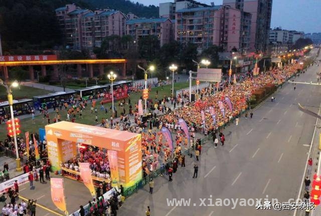 “12岁男孩跑半马”风波：成绩、规则与健康的考量 12岁男孩挑战半马，是奇迹还是违规之举？