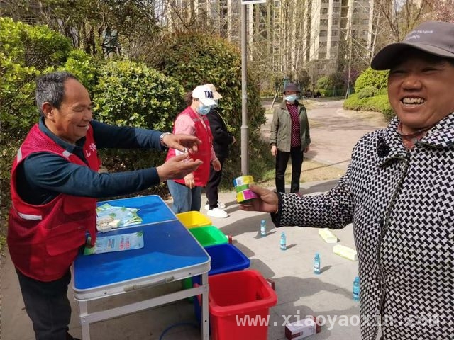 一场特别的垃圾分类宣传活动：惠济区杜庄一号院热闹非凡 惠济区杜庄一号院：套圈游戏让垃圾分类知识深入人心