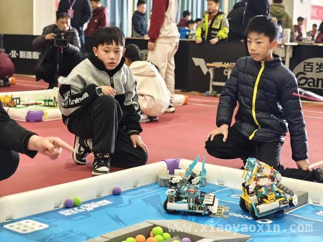 第二十六届郑州市学生信息素养提升实践活动现场赛精彩上演，科技与智慧的碰撞！郑州市学生信息素养实践活动现场赛亮点多