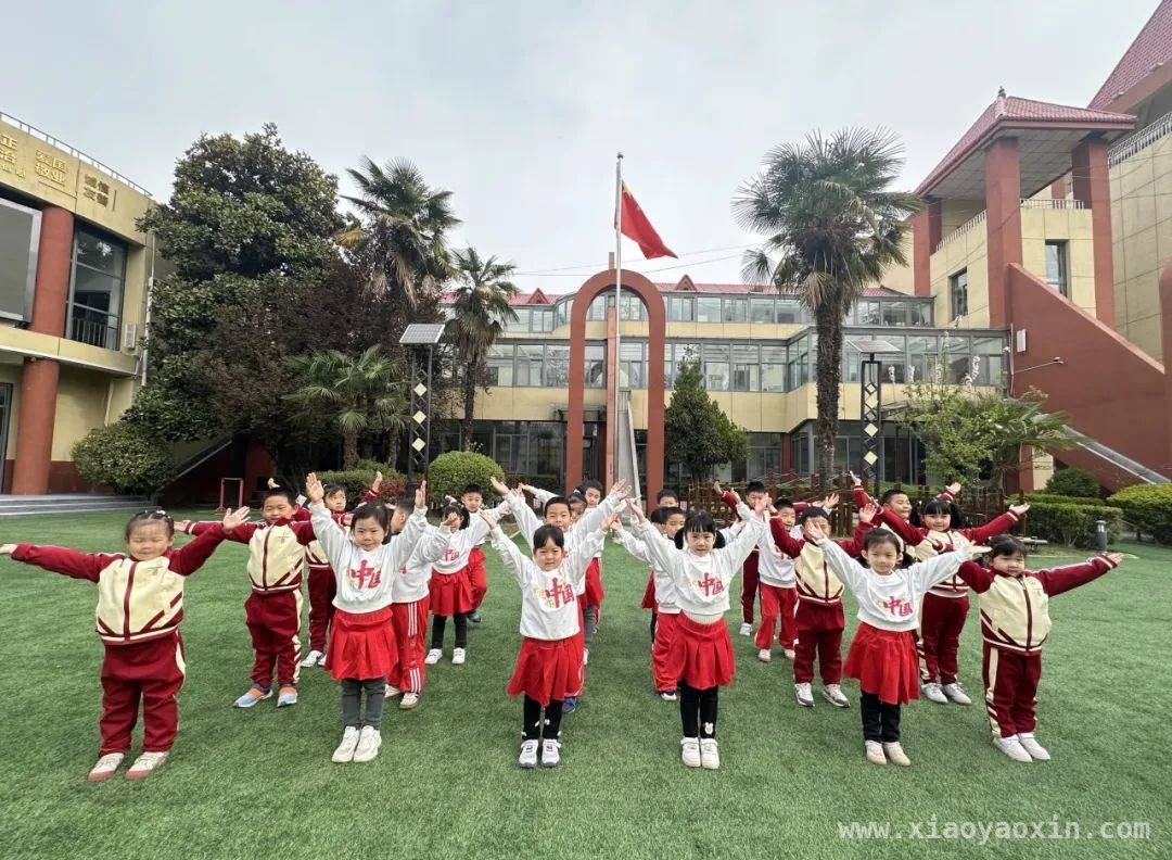 “国旗伴春舞 清明寄相思”，西安市二保院活动暖童心
