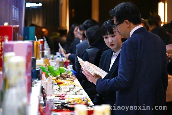 全球豫商大会期间，漯河食品产业魅力尽显，签约项目助力升级，2025全球豫商大会上，漯河食品产业对接会绽放光彩
