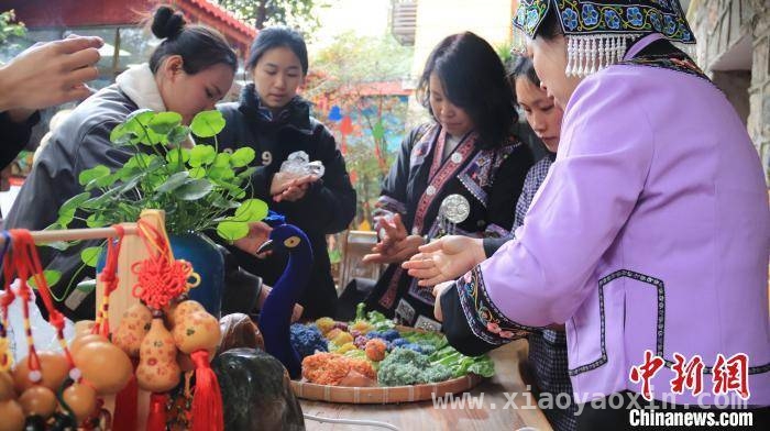 踏歌桂林叠彩山，共赴三月三民俗盛宴，广西桂林叠彩山：三月三奏响传统与潮流的民俗乐章