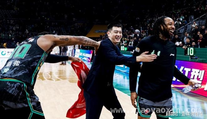 CBA收官战：辽宁大胜、广东横扫，四川球迷撒钱泄愤引风波 CBA常规赛收官：辽宁山东、广东四川对决，赛场状况不断
