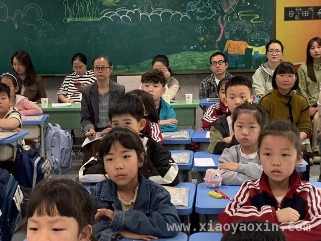 郑州市扶轮外国语学校“综合与实践”数学公开课精彩纷呈 “综合与实践”数学公开课，郑州市扶轮外国语学校教师展风采