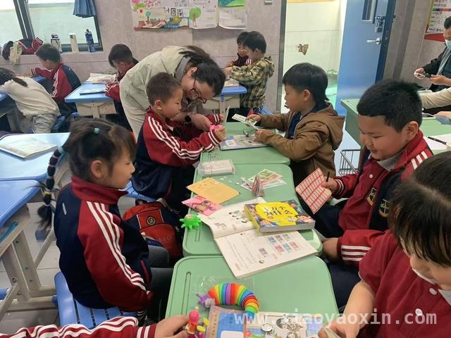 郑州市扶轮外国语学校“综合与实践”数学公开课精彩纷呈 “综合与实践”数学公开课，郑州市扶轮外国语学校教师展风采