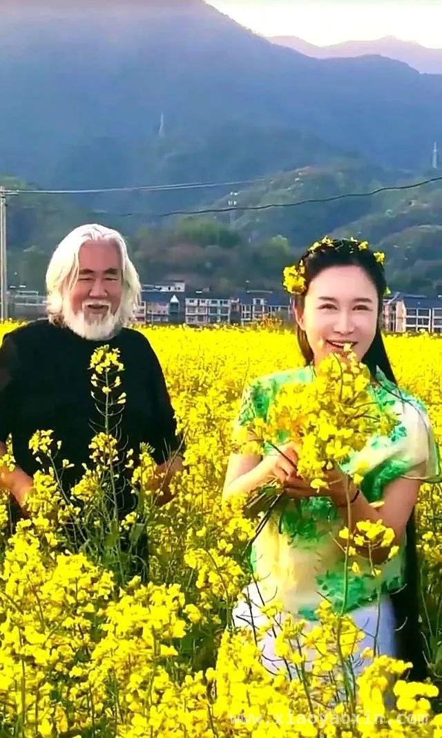 当72岁张纪中遇上小31岁孕妻，油菜花田浪漫背后争议不断 惊爆！张纪中带小娇妻油菜花田拍大片跳华尔兹引热议