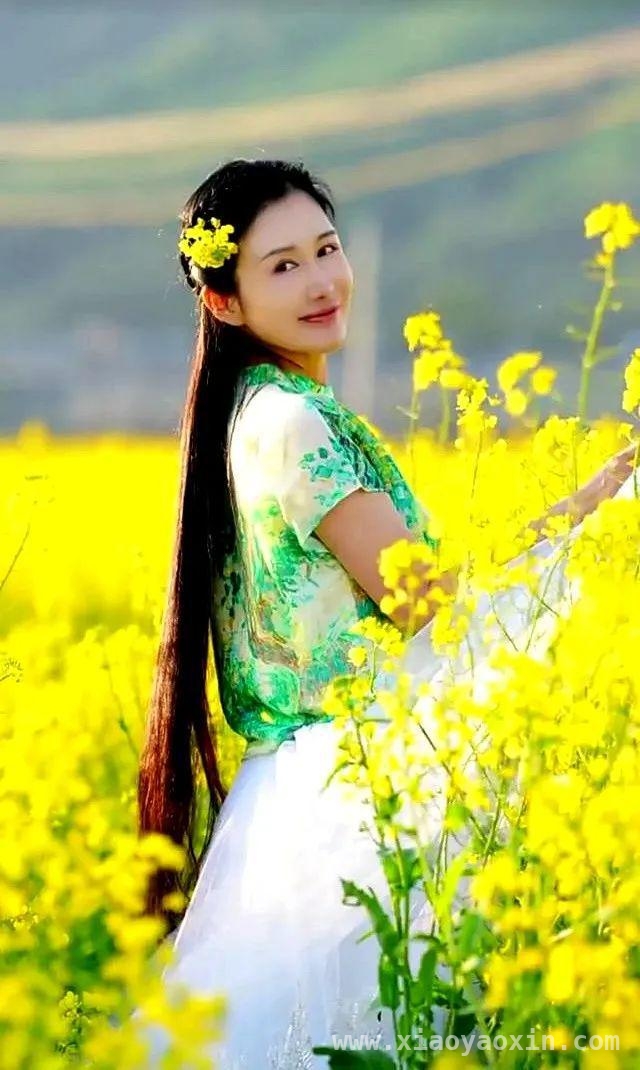 当72岁张纪中遇上小31岁孕妻，油菜花田浪漫背后争议不断 惊爆！张纪中带小娇妻油菜花田拍大片跳华尔兹引热议