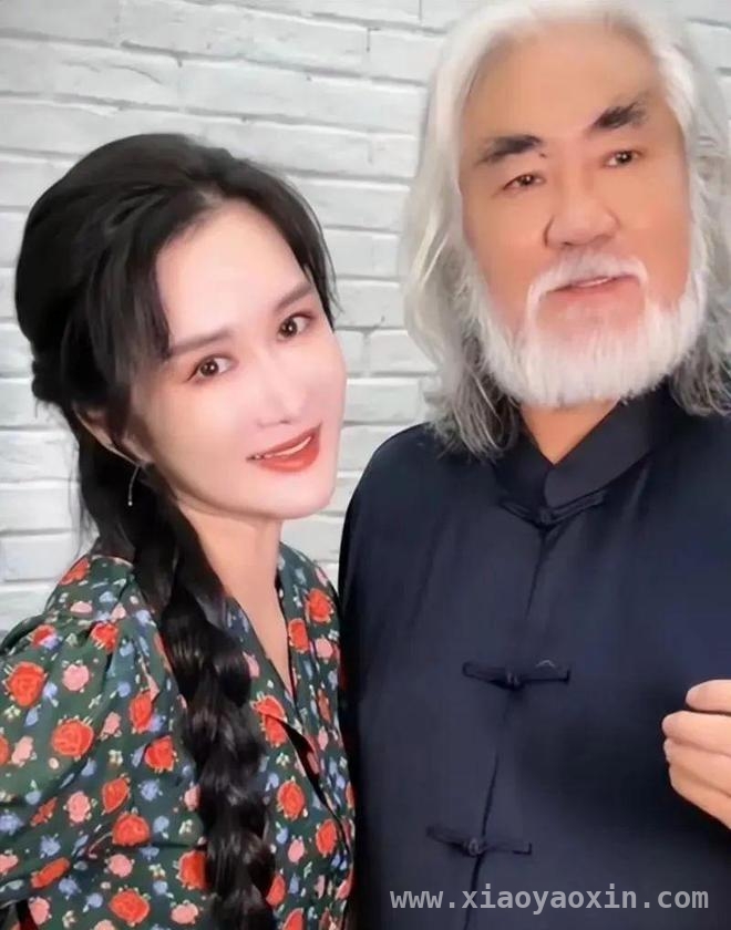 当72岁张纪中遇上小31岁孕妻，油菜花田浪漫背后争议不断 惊爆！张纪中带小娇妻油菜花田拍大片跳华尔兹引热议
