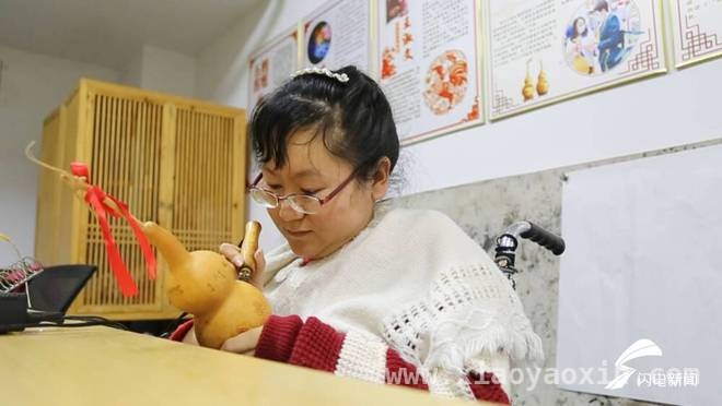 轮椅诗人李麦冬：葫芦烙画与诗歌里的生活华章，从轮椅女孩到生活强者：李麦冬的逐梦之旅