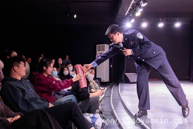 枣庄公安“i在警营”脱口秀，打造警民沟通新桥梁 以脱口秀为媒，枣庄公安开启警民互动新时代
