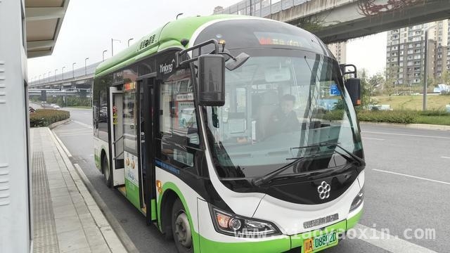 成都交通治堵成效显著，市民出行更通畅 AI算法、多部门联动，成都破解交通堵局