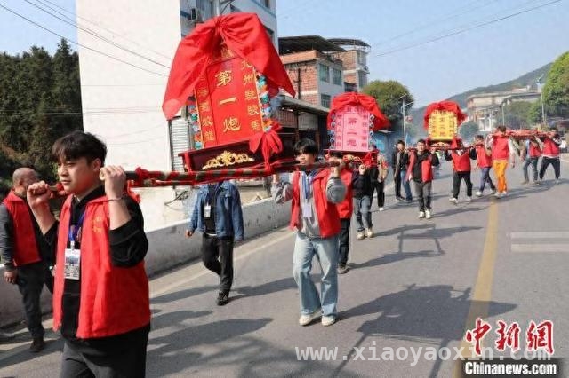 4月1日，广西侗乡花炮节劲展民族风采 湘桂花炮队齐聚，广西侗乡花炮节燃爆民族风情
