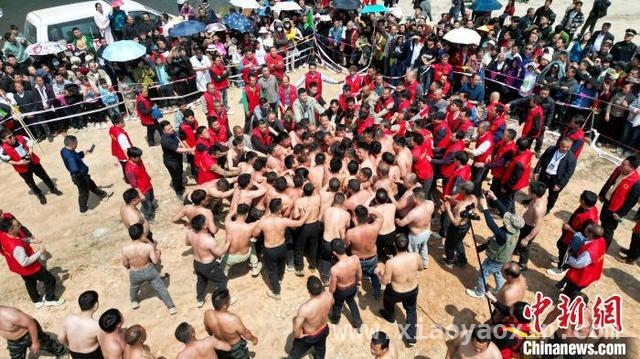 4月1日，广西侗乡花炮节劲展民族风采 湘桂花炮队齐聚，广西侗乡花炮节燃爆民族风情