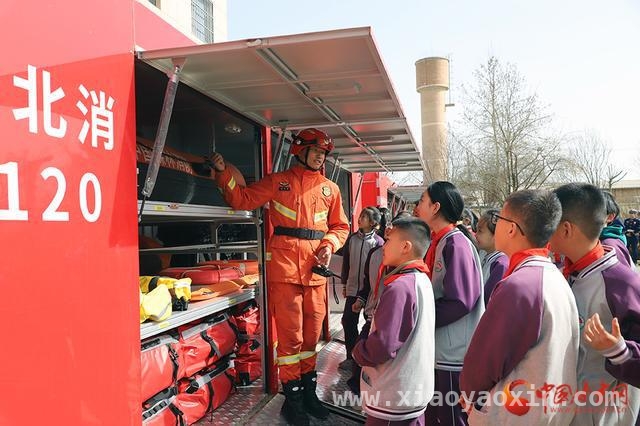 庆阳：“火焰蓝”牵手“红领巾”开启消防安全新旅程，庆阳“火焰蓝”与“红领巾”携手，共筑消防安全梦