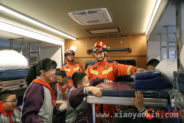 庆阳：“火焰蓝”牵手“红领巾”开启消防安全新旅程，庆阳“火焰蓝”与“红领巾”携手，共筑消防安全梦