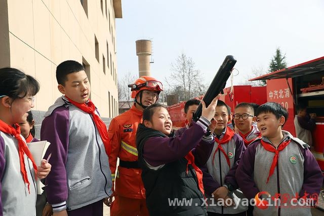 庆阳：“火焰蓝”牵手“红领巾”开启消防安全新旅程，庆阳“火焰蓝”与“红领巾”携手，共筑消防安全梦