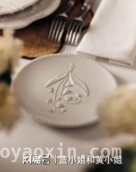 探寻DIOR MAISON铃兰与假日系列的诗意与梦幻