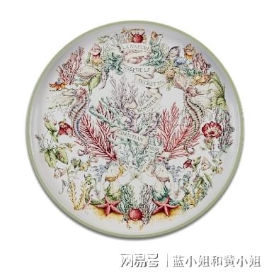 探寻DIOR MAISON铃兰与假日系列的诗意与梦幻