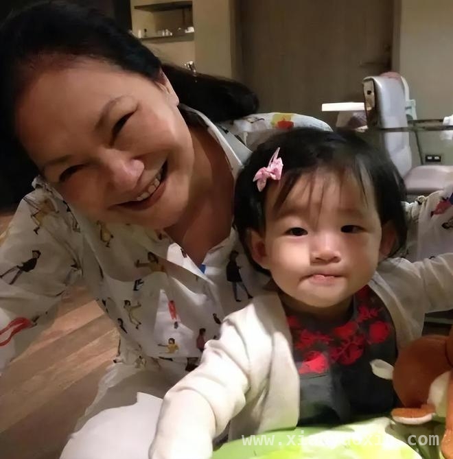 大S走后58天：具俊晔墓地相伴，徐家幸福旧影成永远遗憾，大S离世58天，幸福合影成追忆，徐家人何时走出阴霾？
