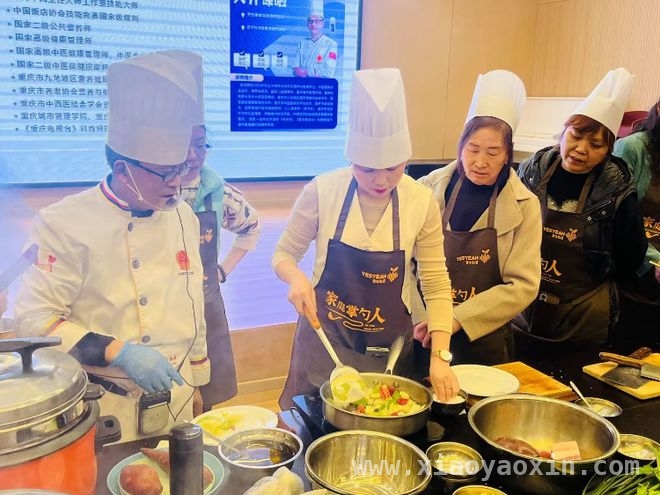 重庆一社区推出“家庭掌勺人”课程，助力家长科学育儿 渝北区月隐湖社区：“家庭掌勺人”营养烹饪课点亮家庭健康管理