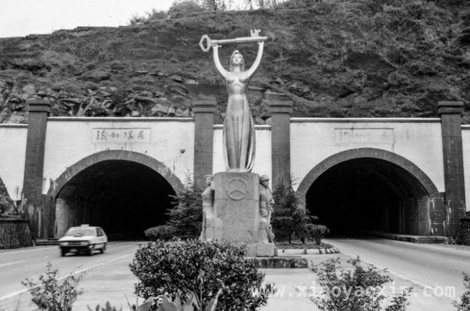 40 年机场“蝶变”，44 年摄影人生的见证与坚守，44 年专注摄影，定格重庆江北国际机场发展瞬间