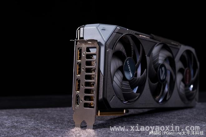 技嘉RTX 5070 GAMING OC 12G魔鹰显卡：赛博机甲美学与卓越性能的融合，技嘉RTX 5070魔鹰显卡：远超上代，性能飙升！