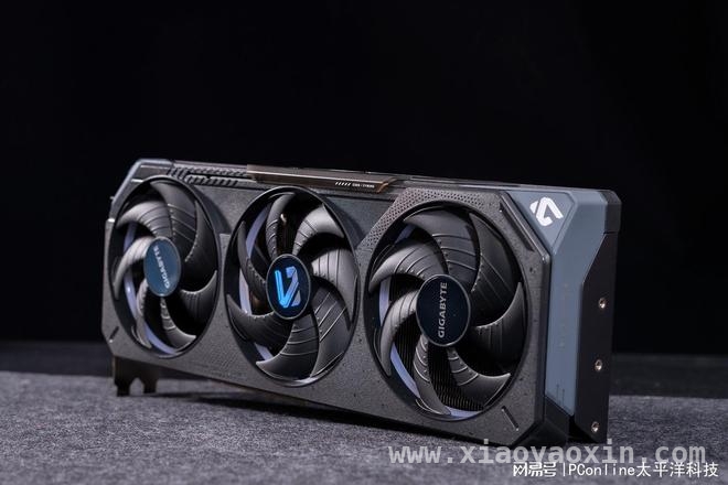 技嘉RTX 5070 GAMING OC 12G魔鹰显卡：赛博机甲美学与卓越性能的融合，技嘉RTX 5070魔鹰显卡：远超上代，性能飙升！