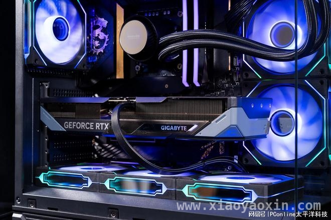 技嘉RTX 5070 GAMING OC 12G魔鹰显卡：赛博机甲美学与卓越性能的融合，技嘉RTX 5070魔鹰显卡：远超上代，性能飙升！