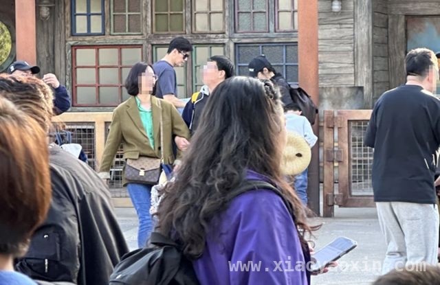 秋瓷炫于晓光带娃逛环球，接地气生活引关注