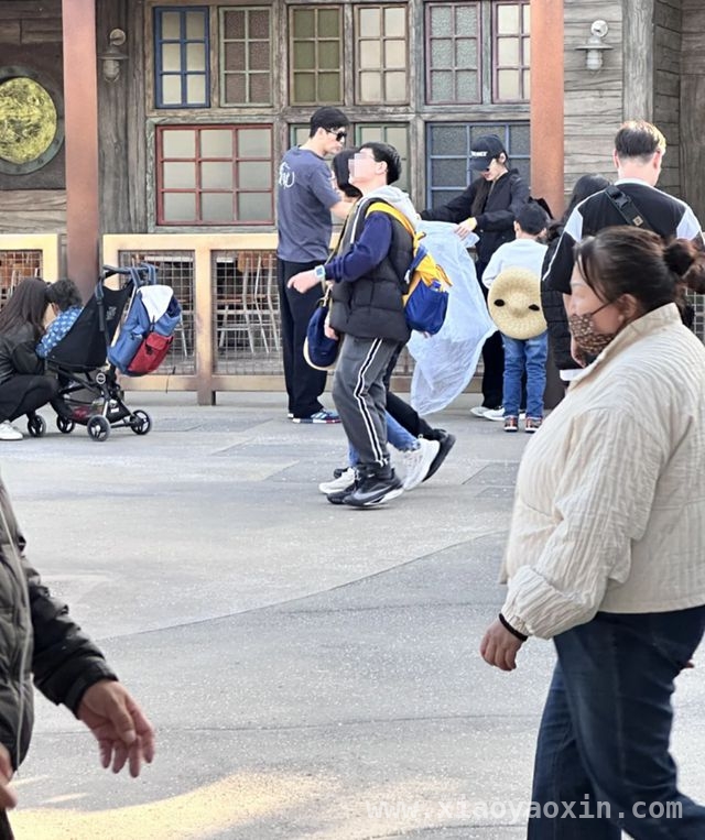 秋瓷炫于晓光带娃逛环球，接地气生活引关注