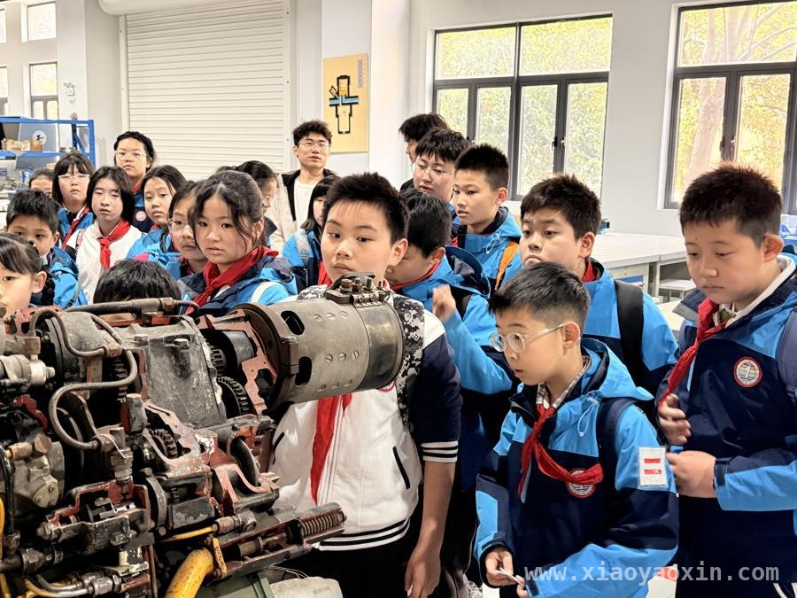 春游变研学！小学生探秘松江大学城