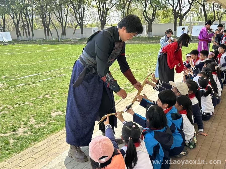 春游变研学！小学生探秘松江大学城