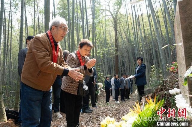 84岁老人终寻得“中国铀矿之父”父亲墓，传承地质精神！，清明祭：84岁南君亚十年寻父墓，共传地质荣光