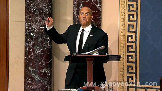 布克25小时演讲震撼参议院，网友调侃特朗普罪行难吐完 美参议院现“持久战”：布克25小时演讲打破纪录抗议特朗普举措