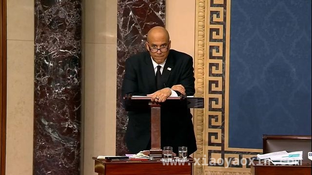 布克25小时演讲震撼参议院，网友调侃特朗普罪行难吐完 美参议院现“持久战”：布克25小时演讲打破纪录抗议特朗普举措